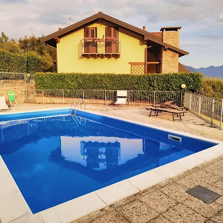 Happy Guest - Panorama & Pool Apartman